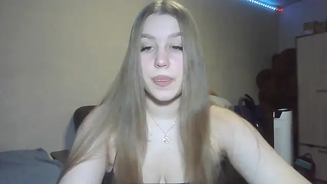 Snapshot of yourhoney_Lola_ chatting on 10.27.25 yourhoney Lola online show from 10.27.25