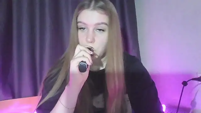 Snapshot of yourhoney_Lola_ chatting on 11.21.25 yourhoney Lola online show from 11.21.25