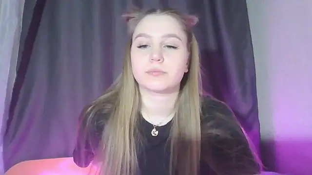 Snapshot of yourhoney_Lola_ chatting on 11.22.25 yourhoney Lola online show from 11.22.25