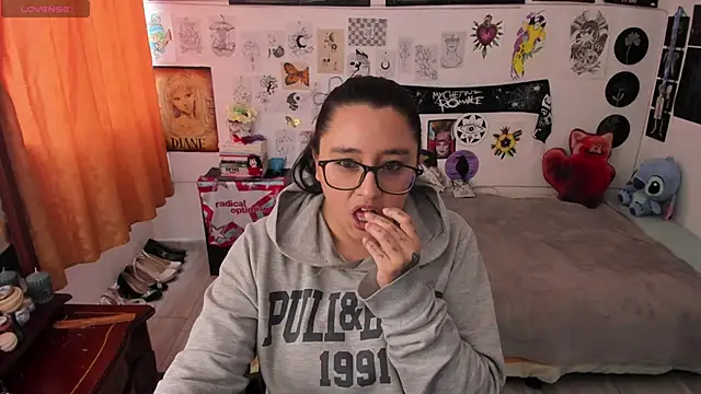 Snapshot of Cherry_blush_ chatting on 05.14.26 Cherry blush online show from 05.14.26