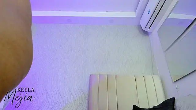 keyla mejia online show from 11.23.25