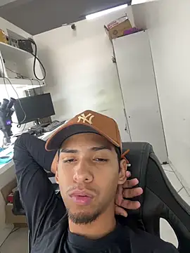 Snapshot of Oqui chatting on 03.17.26 Oqui online show from 03.17.26