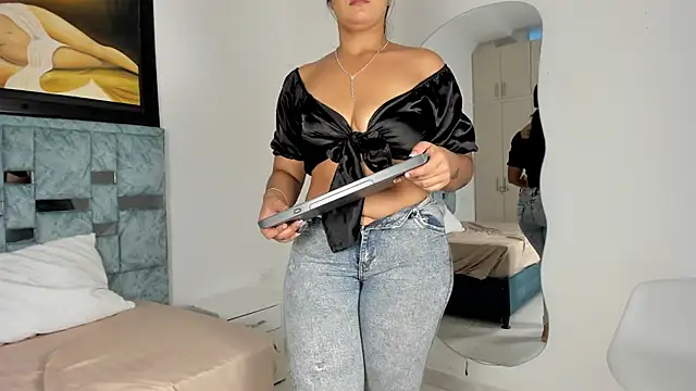 Snapshot of tamara_lovv chatting on 11.05.25 tamara lovv online show from 11.05.25