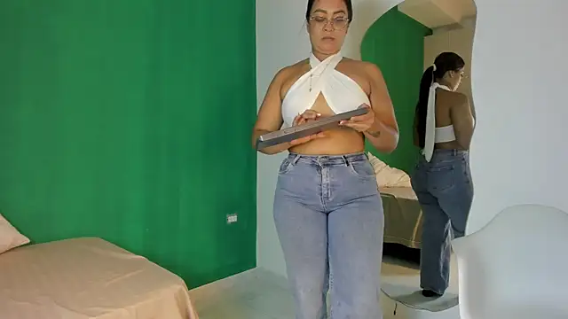 Snapshot of tamara_lovv chatting on 11.08.25 tamara lovv online show from 11.08.25