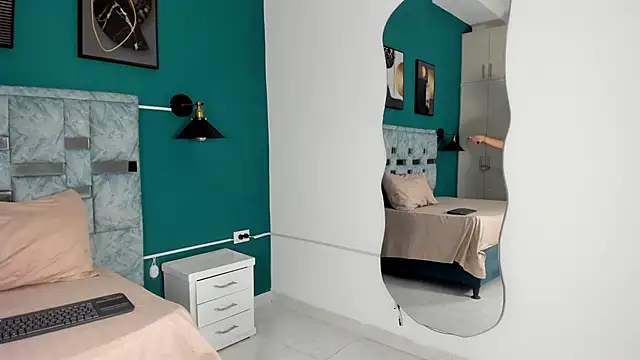 Snapshot of tamara_lovv chatting on 11.18.25 tamara lovv online show from 11.18.25