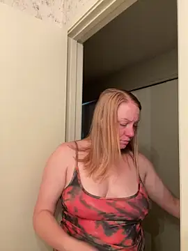 Snapshot of ChiliRoja chatting on 10.26.25 ChiliRoja online show from 10.26.25