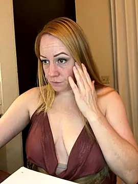 Snapshot of ChiliRoja chatting on 11.22.25 ChiliRoja online show from 11.22.25