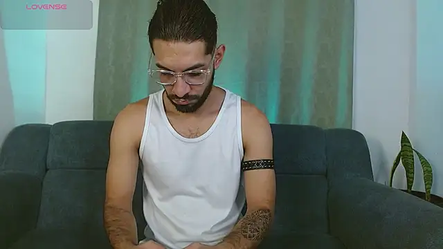 Snapshot of ReyPablo1 chatting on 10.02.25 ReyPablo1 online show from 10.02.25