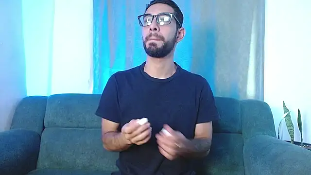 Snapshot of ReyPablo1 chatting on 10.14.25 ReyPablo1 online show from 10.14.25