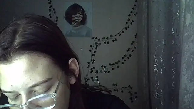 Snapshot of Lily_Ember chatting on 10.21.25 Lily Ember online show from 10.21.25