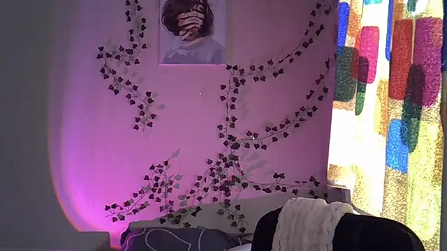 Snapshot of Lily_Ember chatting on 10.23.25 Lily Ember online show from 10.23.25