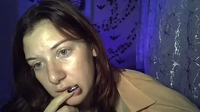 Snapshot of Lily_Ember chatting on 10.27.25 Lily Ember online show from 10.27.25