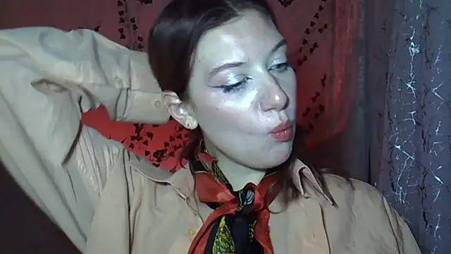 Snapshot of Lily_Ember chatting on 10.28.25 Lily Ember online show from 10.28.25