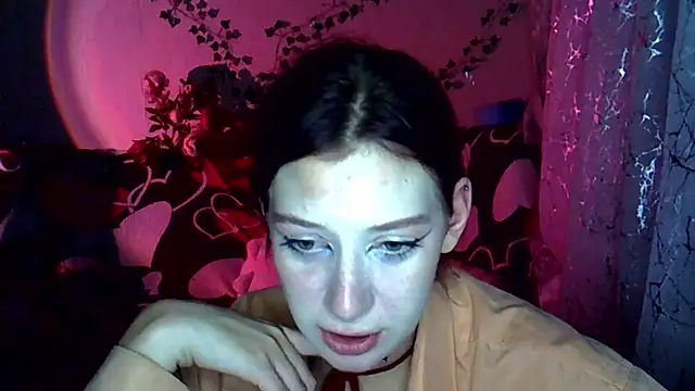 Snapshot of Lily_Ember chatting on 11.08.25 Lily Ember online show from 11.08.25