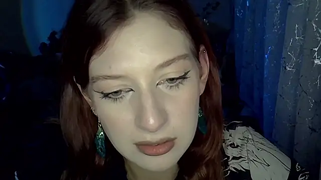 Snapshot of Lily_Ember chatting on 11.11.25 Lily Ember online show from 11.11.25