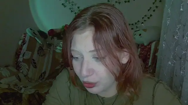 Snapshot of Lily_Ember chatting on 12.04.25 Lily Ember online show from 12.04.25