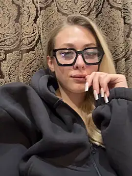 Snapshot of ChristyMarshall chatting on 10.28.25 ChristyMarshall online show from 10.28.25