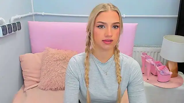 EvetteRose online show from 10.28.25