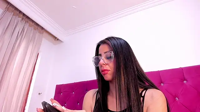 cattaleya villalobos online show from 10.15.25