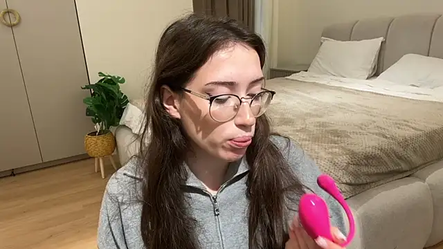 Snapshot of Kelly_Berry__ chatting on 09.29.25 Kelly Berry online show from 09.29.25