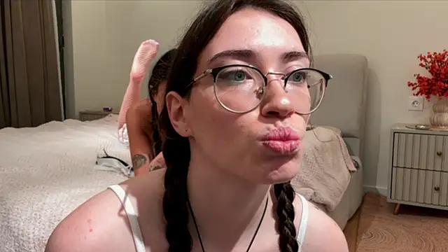 Snapshot of Kelly_Berry__ chatting on 11.09.25 Kelly Berry online show from 11.09.25