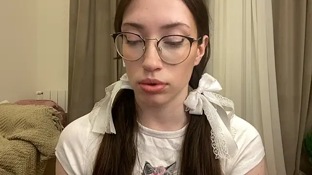 Snapshot of Kelly_Berry__ chatting on 12.15.25 Kelly Berry online show from 12.15.25