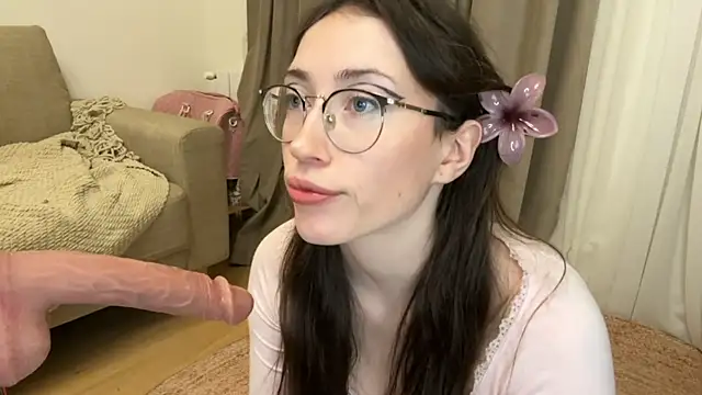 Snapshot of Kelly_Berry__ chatting on 12.16.25 Kelly Berry online show from 12.16.25