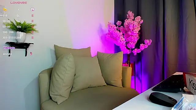 Snapshot of rahama_hott69 chatting on 12.16.25 rahama hott69 online show from 12.16.25