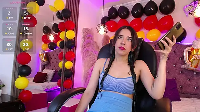 Snapshot of Amara_Davis chatting on 10.06.25 Amara Davis online show from 10.06.25