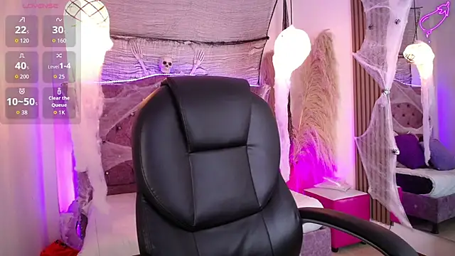 Snapshot of Amara_Davis chatting on 10.16.25 Amara Davis online show from 10.16.25