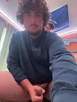 Snapshot of ThomasL4187 chatting on 11.17.25 ThomasL4187 online show from 11.17.25