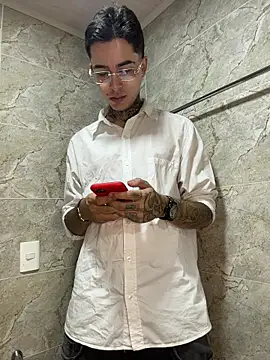 Snapshot of samm4044 chatting on 10.26.25 samm4044 online show from 10.26.25