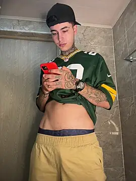 Snapshot of samm4044 chatting on 12.14.25 samm4044 online show from 12.14.25