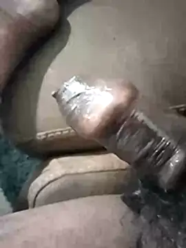 Snapshot of Curvy_Pounder chatting on 11.18.25 Curvy Pounder online show from 11.18.25