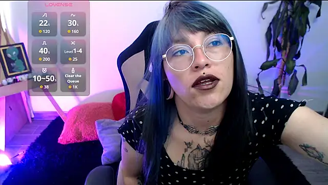 LunaBunny8 online show from 11.24.25