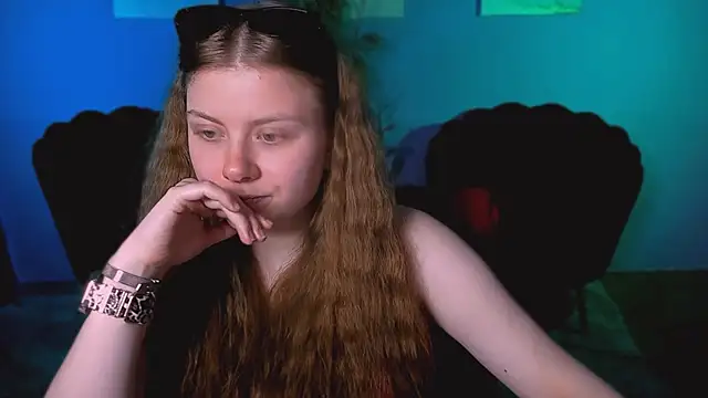 Snapshot of foxy_tease_ chatting on 11.13.25 foxy tease online show from 11.13.25