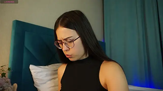 ywixos online show from 10.17.25