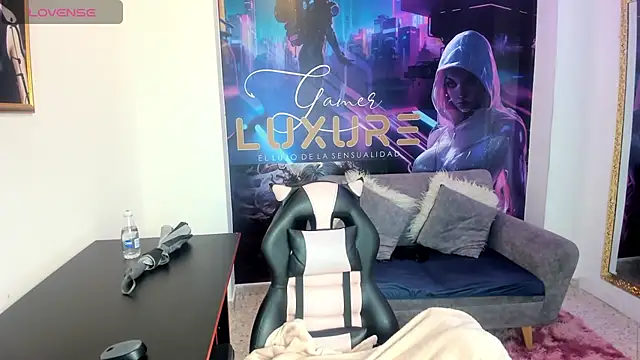 Snapshot of Liamartinn chatting on 10.31.25 Liamartinn online show from 10.31.25