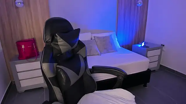 megara x  online show from 12.02.25