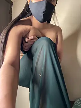 Snapshot of Cute-Sakhi chatting on 11.05.25 Cute-Sakhi online show from 11.05.25