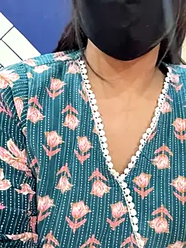 Snapshot of Cute-Sakhi chatting on 11.30.25 Cute-Sakhi online show from 11.30.25