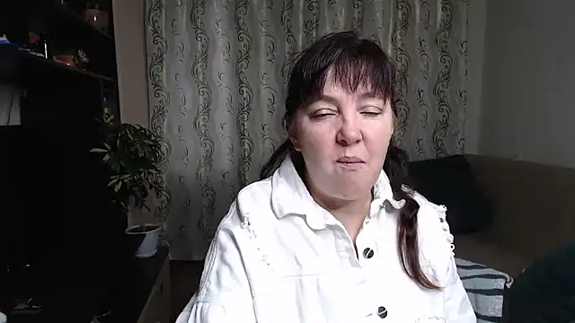 Snapshot of Illusionq chatting on 10.16.25 Illusionq online show from 10.16.25