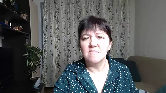 Snapshot of Illusionq chatting on 10.28.25 Illusionq online show from 10.28.25