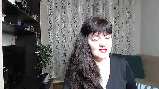 Snapshot of Illusionq chatting on 10.29.25 Illusionq online show from 10.29.25