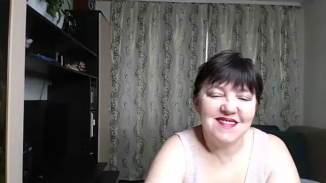 Snapshot of Illusionq chatting on 11.04.25 Illusionq online show from 11.04.25