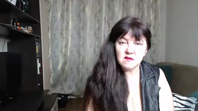 Snapshot of Illusionq chatting on 11.05.25 Illusionq online show from 11.05.25