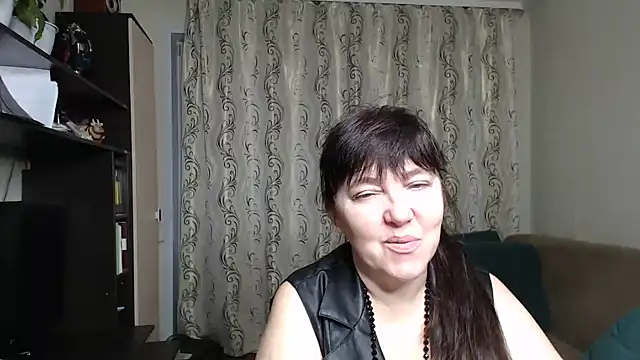 Snapshot of Illusionq chatting on 11.07.25 Illusionq online show from 11.07.25