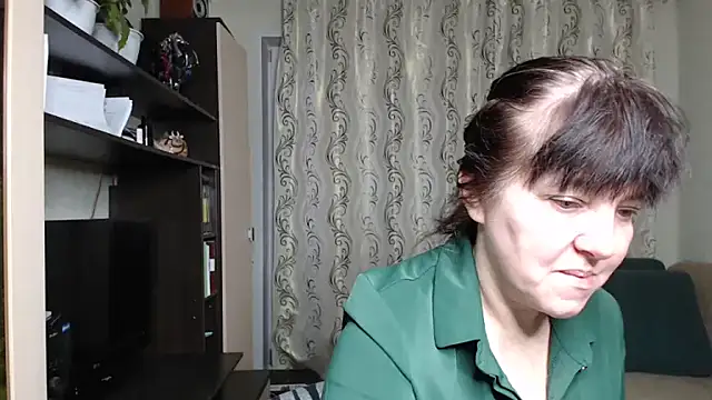 Snapshot of Illusionq chatting on 11.10.25 Illusionq online show from 11.10.25