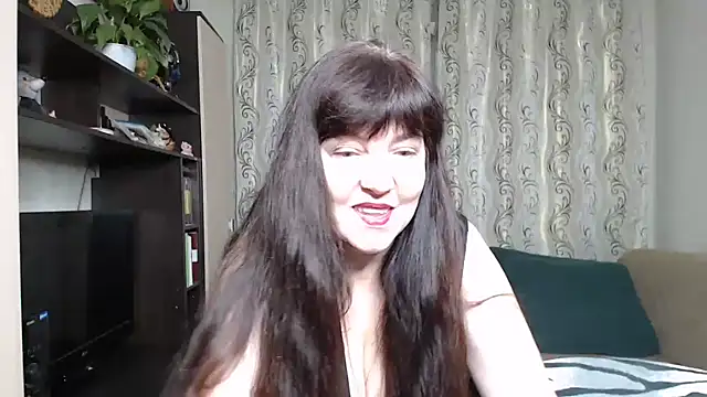 Snapshot of Illusionq chatting on 11.18.25 Illusionq online show from 11.18.25