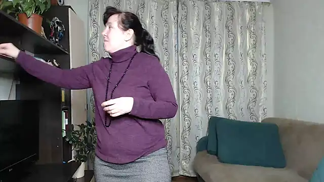 Snapshot of Illusionq chatting on 12.01.25 Illusionq online show from 12.01.25